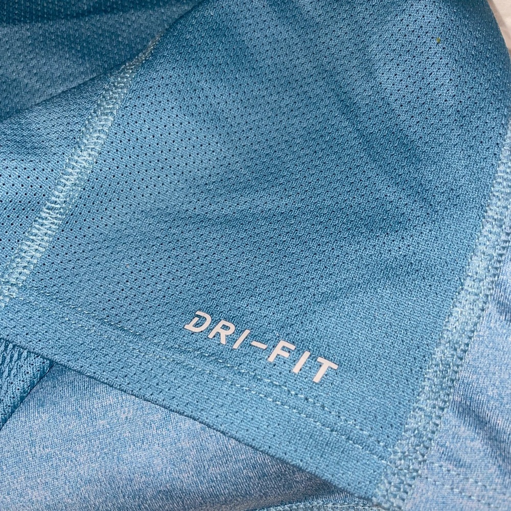 Basic Nike RUN Tee - Picture 2 of 5